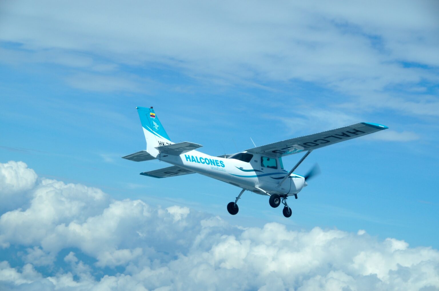 Cessna C150 Halcones Aviation School