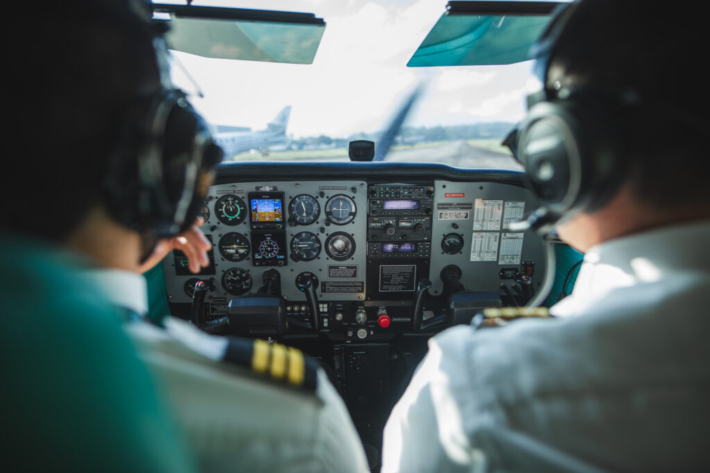 Halcones - Entrenamiento de vuelo aviones Cessna Garmin G5