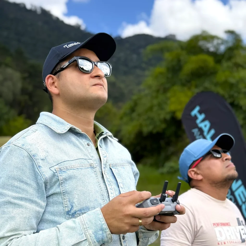 Piloto UAS drones - Halcones en Medellín